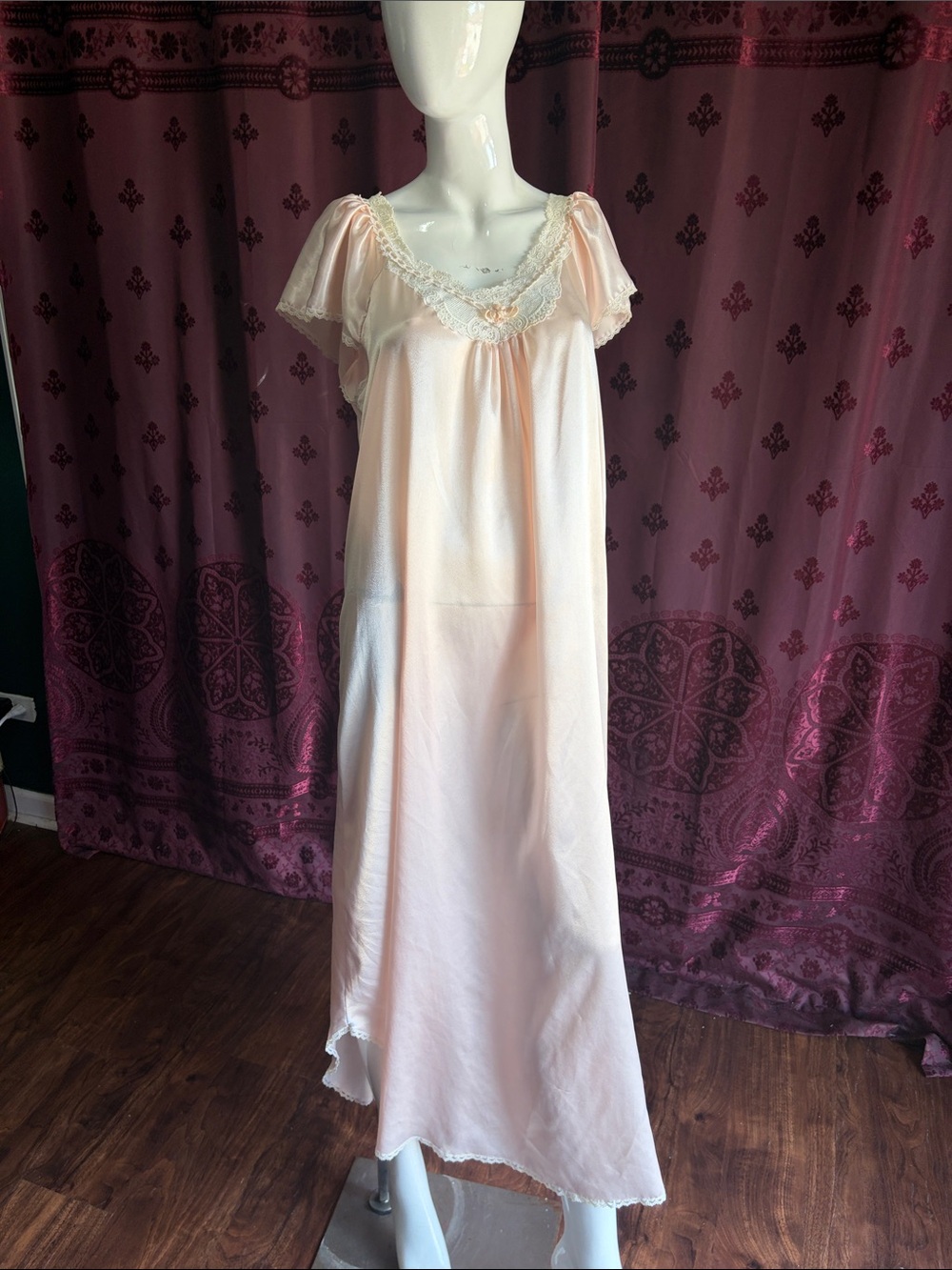 Vintage Pink Christian Dior Lace-Trim Short Sleeve Nightgown One Size